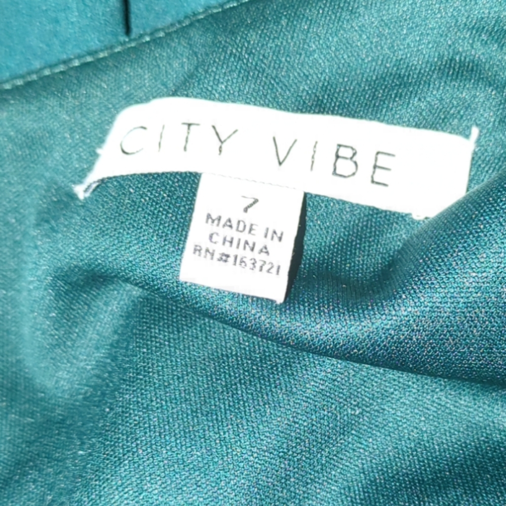 City vibe dress color green with lace size 7 - Picture 4 of 4